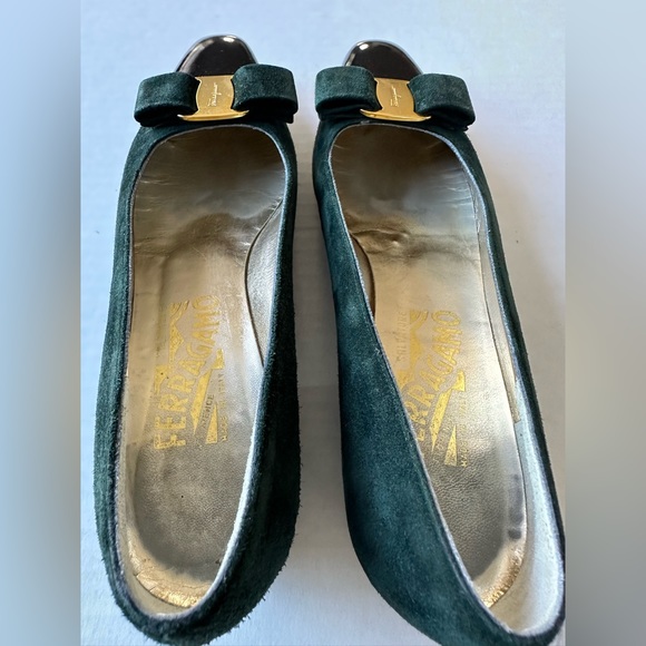 Classic Salvatore Ferragamo Dark Green Suede Bow Low Heel Pumps.Size 7 - Picture 7 of 10